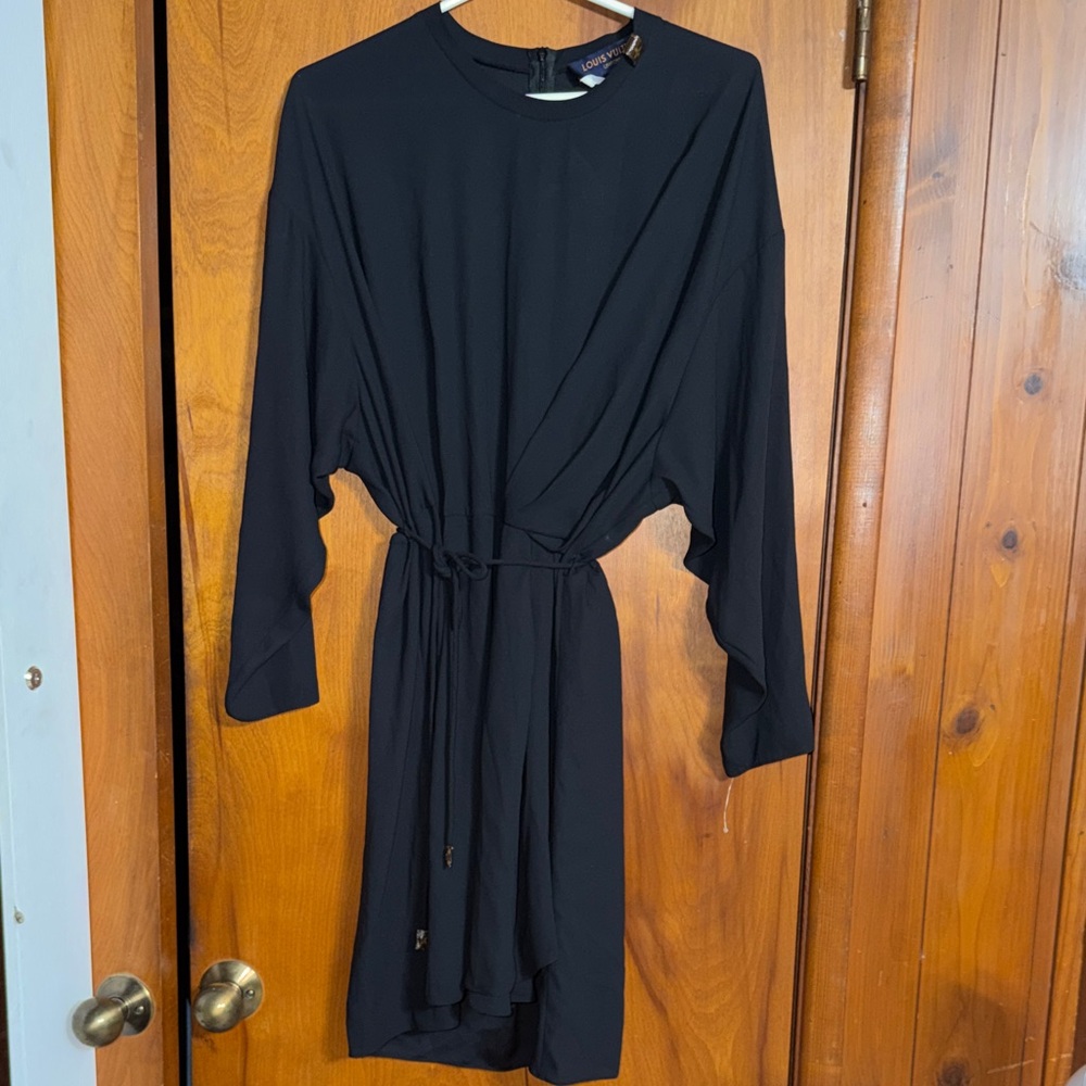 Louis Vuitton uniform Black Long-Sleeve Tie-Waist Dress
